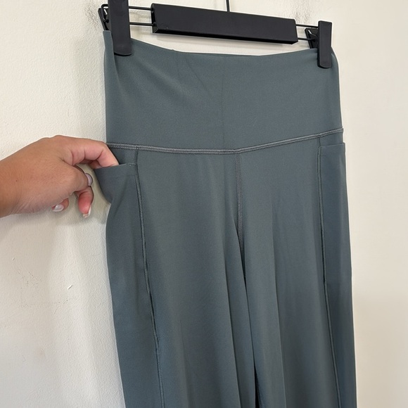 Athleta Transcend Stash Crop Straight Leg Bali Green Size Mendium Tall - Picture 9 of 14